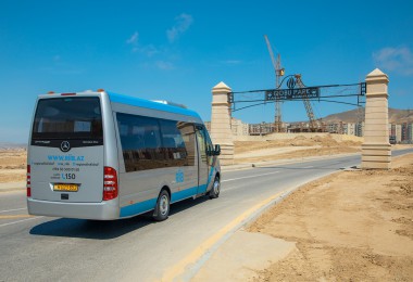“Qobu Park” yaşayış kompleksinin sakinlərinə “Biz birlikdə güclüyük” layihəsi çərçivəsində sovqatlar paylanılıb
