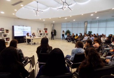 Heydər Əliyev İncəsənət Məktəbində Azərbaycan simfonik muğamı üzrə mühazirə keçirilib