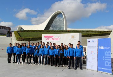 Heydər Əliyev Mərkəzinin parkında ənənəvi olaraq təşkil edilən “Oxu günü” keçirilib