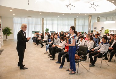 Heydər Əliyev İncəsənət Məktəbində  “Azərbaycan rəngkarlığı” mövzusunda  müzakirələr keçirilib