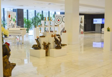 Fiziki və sağlamlıq imkanları məhdud şəxslərin əl işlərinin satış-sərgisi təşkil olunub