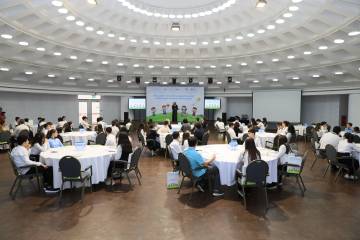 Paytaxt məktəblilərinin iştirakı ilə 20 Noyabr - Ümumdünya Uşaq Hüquqları Gününə həsr olunmuş Debat Forumu keçirilib