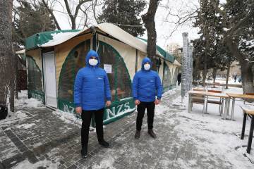 Paytaxtda qarlı və çovğunlu hava şəraiti ilə bağlı xüsusi çadırlar quraşdırılıb