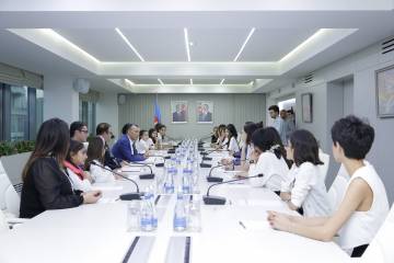 Beynəlxalq Qızlar Günü münasibətilə Əmək və Əhalinin Sosial Müdafiəsi Nazirliyində bir qrup fəal gənc qızın iştirakı ilə gender mövzusunda müzakirə aparılıb