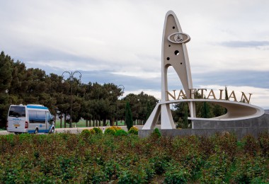 Naftalan şəhərində aztəminatlı ailələrə ərzaq sovqatları çatdırılıb