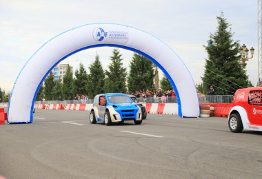 RİİB-in dəstəyi ilə Gəncədə idman avtomobillərinin yarışı və şousu keçirilib