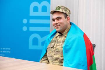 Vətən müharibəsi iştirakçısı olan RİİB könüllüsü dostları ilə görüşüb