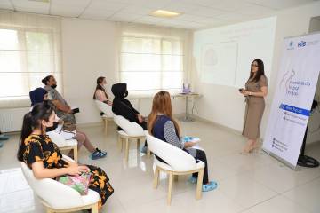 Lənkəranda tibbi müayinələr və ginekologiya sahəsində çalışan tibb işçiləri üçün seminar təşkil edilib