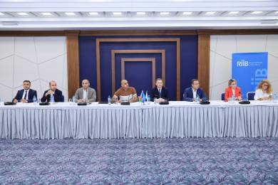 RİİB-in “İdeyadan biznesə” layihəsi çərçivəsində dəyirmi masa keçirilib