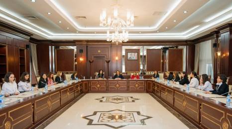 Beynəlxalq Qızlar Günü münasibətilə fəal gənc qızların hökümət və özəl qurumlara tanışlıq səfərləri təşkil edilib